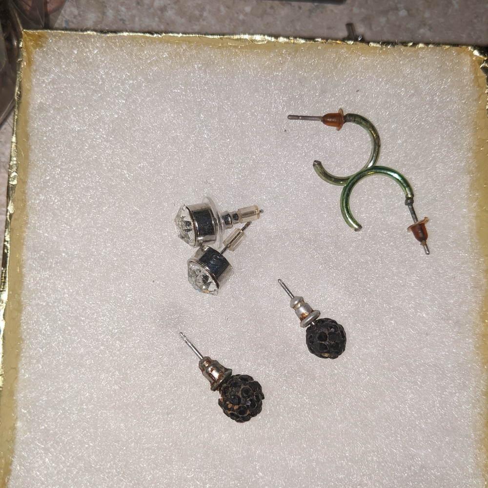 Stuff - Picture 6 of 16